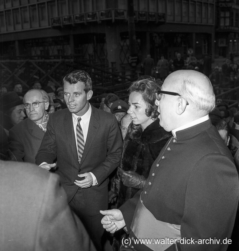 Die Kennedys vor dem Kölner Dom 1964