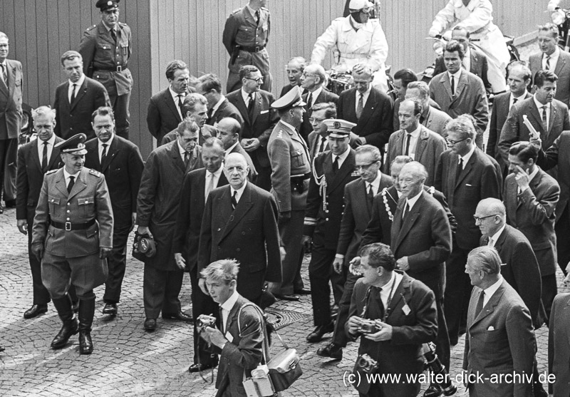 Fußmarsch vom Rathaus zum Gürzenich 1962