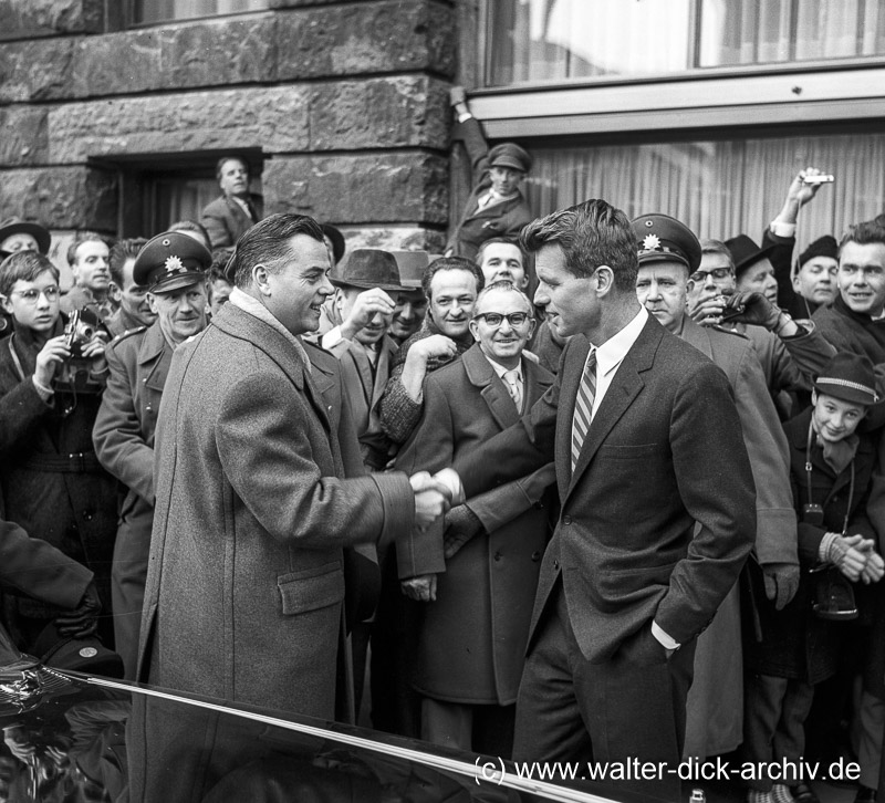 Robert F. Kennedy begrüßt Kölner Bürger 1964