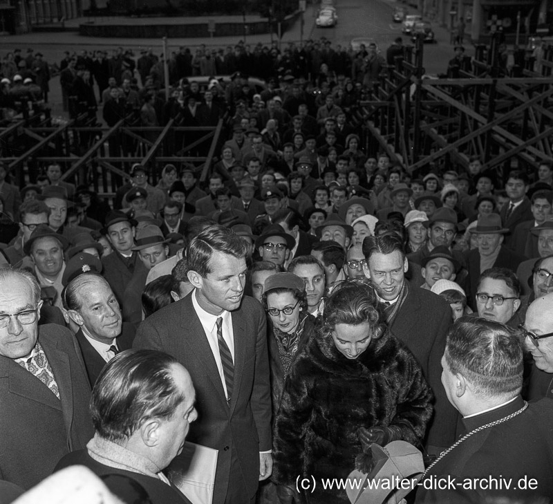 Die Kennedys vor dem Dom 1964