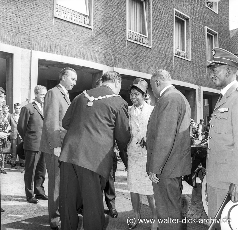 Empfang vor dem Rathaus 1962