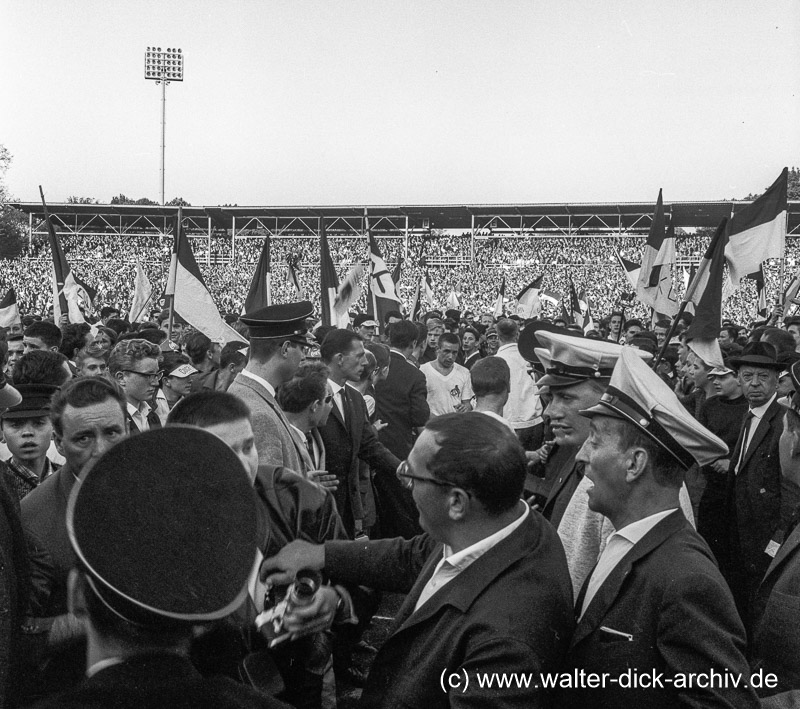 Eine Gasse für die Meister 1964