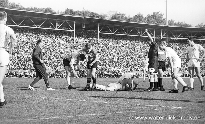 Leo Wilden hat sich verletzt 1964