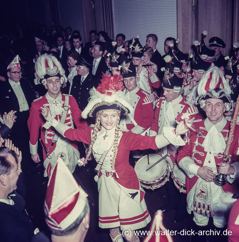 Einmarsch mit Trommeln und Pfeifen 1972