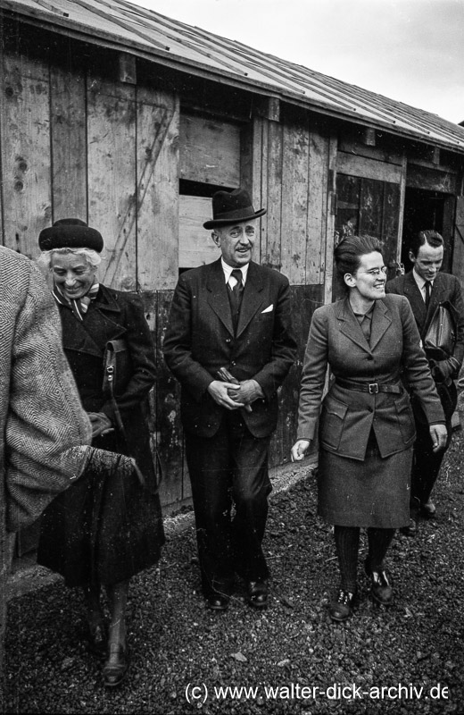 Besuch im Schweizer Dorf 1947