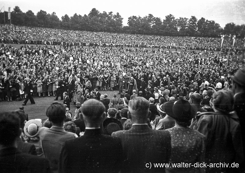 Abschlussfeier im Stadion 1948