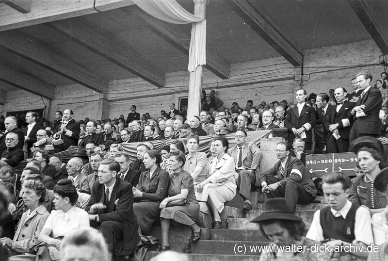 Demonstration im Stadion 1948